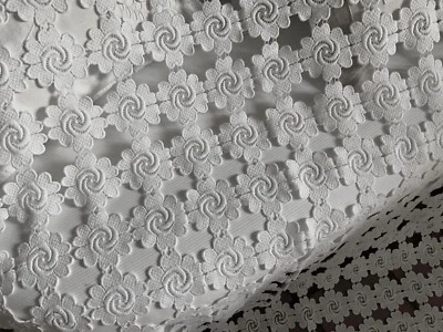 linge Ancien Couvre Lit De Mariage Très Rare Avec Rosace Fleurs Style courrèges - Photo 1/4