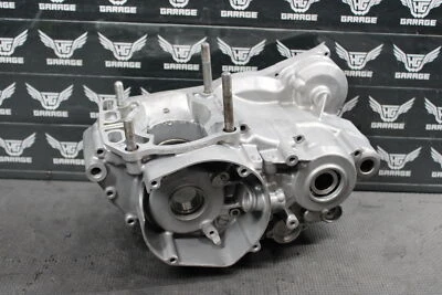Suzuki RM250 2002 OEM motor izquierdo derecho cárter cárter cárter 11300-37863 Foto 1 de 4