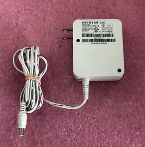NETGEAR POWER ADAPTER 332-11039-01 / AD2003F10 - WHITE - 72 INCH CORD - Picture 1 of 3