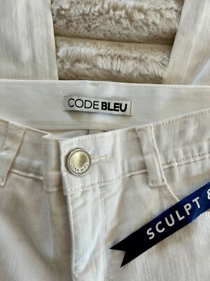 NWT CODE BLEU women’s white denim jeans, straight,size 6, pockets, ankle length - Image 1 of 4