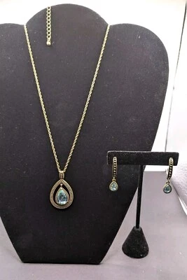 Collar y Pendientes Colgante AVON Blissful Blues Gota 17" Plus Extensor Foto 1 de 4