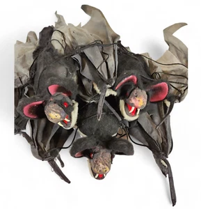 Murciélagos vampiros colgantes grandes de 4 pies envergadura de ala lote de 3 utilería de escenario de murciélagos negros de Halloween - Imagen 1 de 13