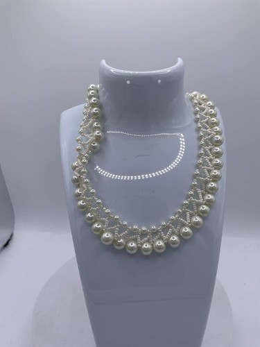 OFF WHITE Collana di perline bianco sporco fatta a mano per Hollies Animal Rehoming Trust