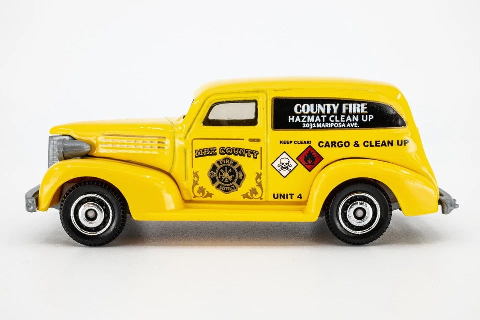 Furgoneta Chevy® Matchbox "Toxic Rescue" '39 2017 amarilla | County Fire | como nueva Foto 1 de 1