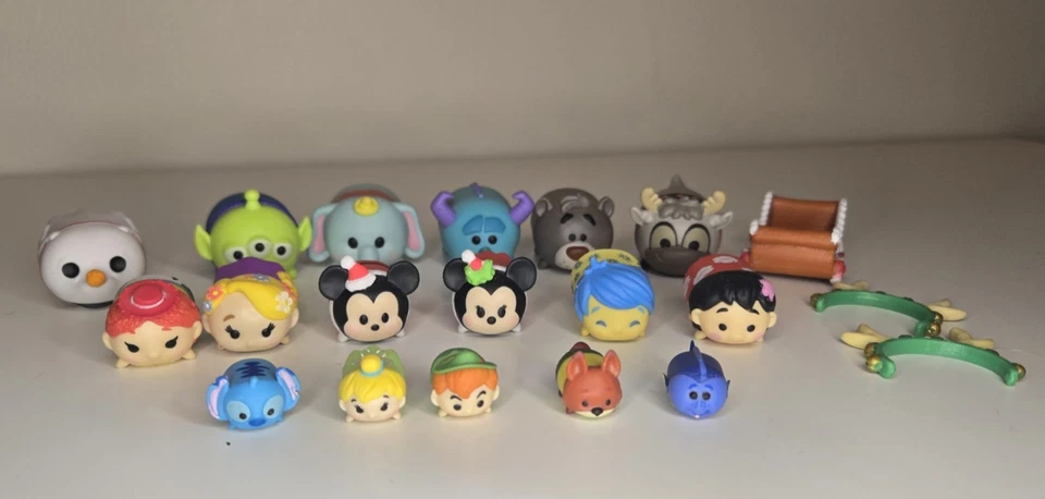 Disney Tsum Tsum Vinyl Figures Christmas Advent Calendar lot of 20 - Image 1 of 4