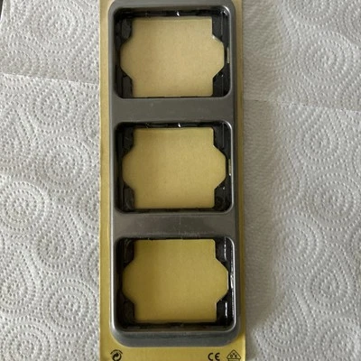 Busch Jaeger Alpha nea 1733-20 3-fach senkrecht Rahmen platin grau - Bild 1 von 2