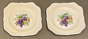 Plato de ensalada cuadrado Johnson Brothers de colección años 30 borde con volantes blancos con fruta 8" - Imagen 1 de 3