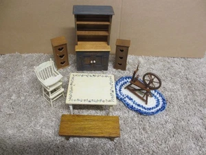 Puppenhaus Miniatur Möbel Set mit Drehrad Schaukelstuhl & Zubehör - Bild 1 von 6