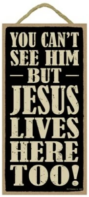  Вы не можете видеть его, но Иисус тоже живет здесь! Забавный висячий деревянный знак 10 «X5» C5 - Изображение 1 из 4
