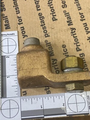 Un terminal mecánico de latón/cobre con perno, T&B 400-500 W, 300-500 C, CU9AL Foto 1 de 4