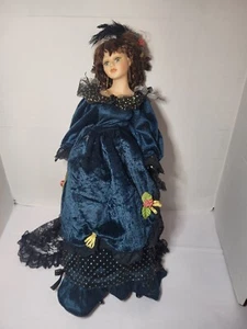 Muñeca de porcelana Duck House Heirloom Masquerade 22" con soporte - Imagen 1 de 13