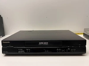 Panasonic NV-FJ626EG-K Videorecorder/ VHS- Player in Schwarz ohne Fernbedienung - Bild 1 von 5
