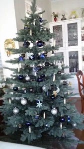 Künstlicher Weihnachtsbaum 215 cm hoch mit LED-Kerzen-Beleuchtung u. Baumschmuck - Bild 1 von 18