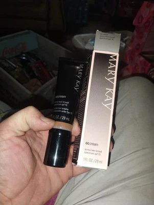 Mary Kay CC Cream Sunscreen Broad Spectrum SPF 15 -very deep - 1 fl oz - Image 1 of 2