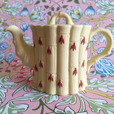 Wedgwood Jasperware Primrose Bamboo teapot  |  3 cup capacity  |  Very good cond - Image 1 of 4