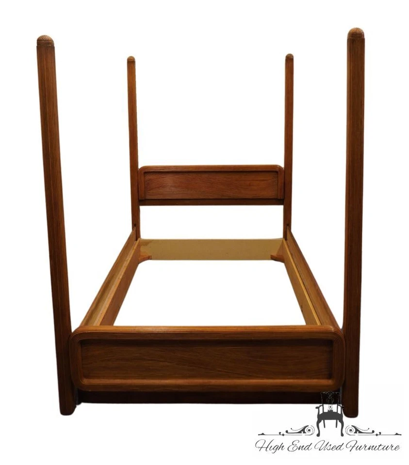 Cama con cuatro carteles AMERICAN DREW contemporánea moderna tamaño queen Foto 1 de 4