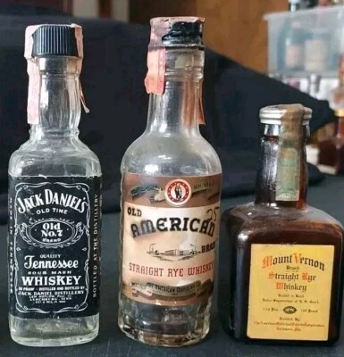BOTELLAS DE WHISKY Y BOURBON MINIATURA VINTAGE - VACÍAS Lote de 3 Foto 1 de 4