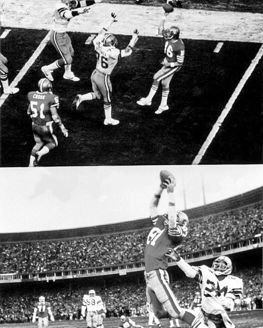 JOE MONTANA DWIGHT CLARK Glossy 8x10 Photo 'The Catch' Print San Francisco 49ers - Image 1 of 1