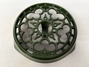 Soporte de placa de calentamiento trivet de hierro fundido verde 22 cm Le Creuset - Imagen 1 de 3