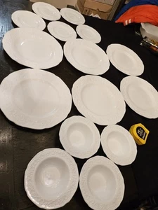 6 platos de cena blancos florales de vidrio de leche Indiana 9 3/4, 5 platillos, 4 tazones de desierto - Imagen 1 de 15