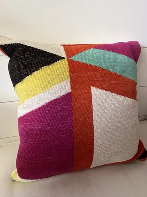 Objetivo - Umbral de almohada geo teñido con hilo 18x18 Foto 1 de 3