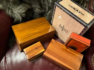 "Lote vintage de 5 cajas de madera, estaño, joyería, recuerdo - 10"" más grandes más pequeñas 4""" - Imagen 1 de 7