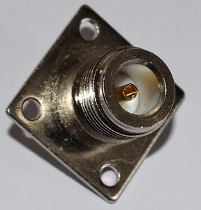CONECTOR RF TIPO N TIPO HEMBRA MONTAJE CHASIS MONTAJE CUADRADO - Imagen 1 de 4