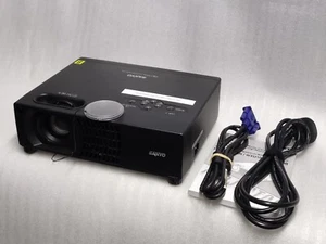 Sanyo PLC-WXU10N Projector - Picture 1 of 6