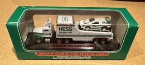 Camión de carreras Hess 2001 en miniatura y Racer en caja original - Imagen 1 de 5