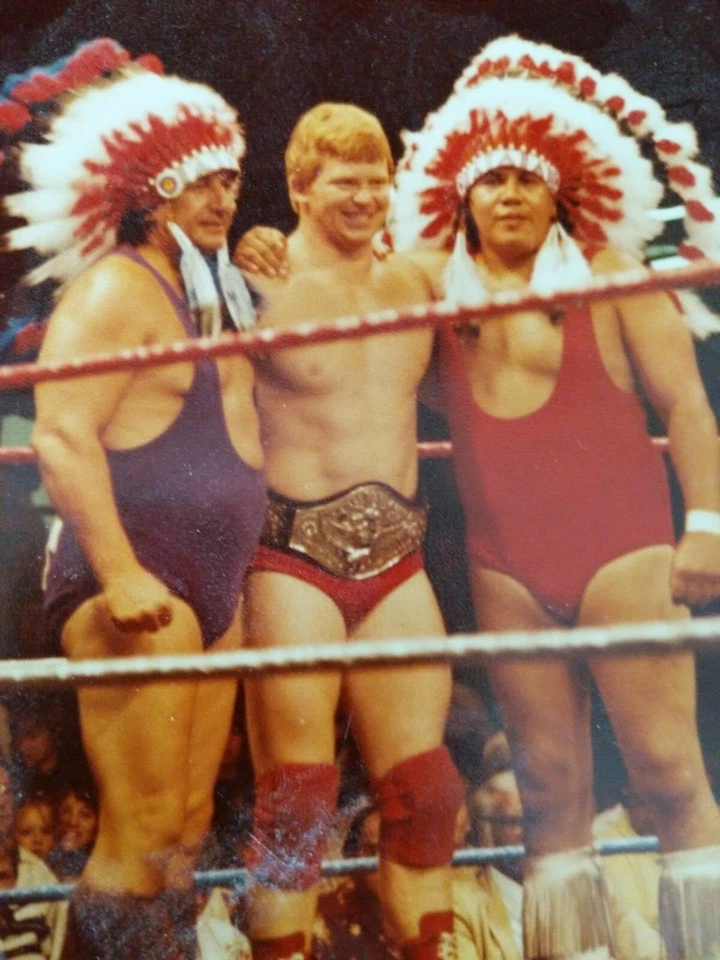 Foto de Bob Backlund Chief Jay & Jules Strongbow WWWF 3X5 WWE Foto 1 de 1