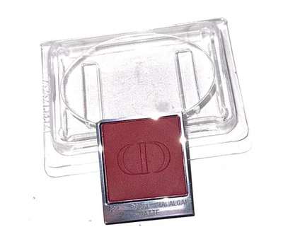 Sombra de ojos Dior Mono 884 Rouge Trafalgar mate Foto 1 de 4
