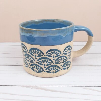 Taza de café de gres 18 oz concha azul damasco Foto 1 de 4