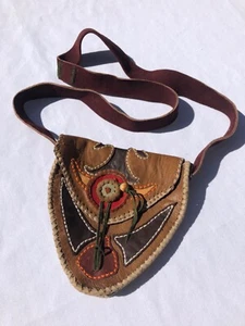 Piccola borsa a tracolla western Boho hippie fatta a mano in pelle, allacciata - Foto 1 di 5