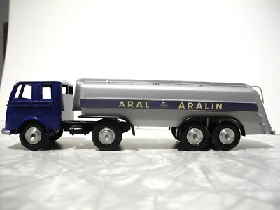MARKLIN ARAL-ARALIN TANKER TRUCK 8032 MADE IN GERMANY WEST EXQUISITE MINT 1958 - Image 1 of 4