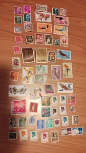 LOTTO DI 60 FRANCOBOLLI MONDIALI TUTTI DIFFERENTI INDICATIVAMENTE ANNI 60/70 - Foto 1 di 1