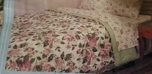 HOME ESSENTIALS including Comforter and Matching Sheet set (FULL) - Bild 1 von 5