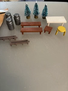 Lot Of O gauge ADULT PEOPLE & Accessories for Model Train Layouts & Displays - Picture 1 of 10