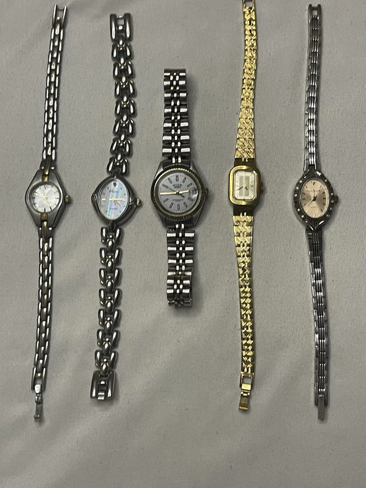 Lote de 5 relojes vintage para mujer.  Solo se necesita batería nueva Foto 1 de 4