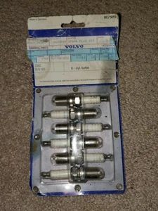 Volvo Plugs 8670059 or 8653104 - Picture 1 of 3