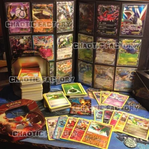 Pokemon 300 Random Card Lot w/ Random Tin (1 EX 3 Holo Rare 5 Rares Coin 3 Codes - Foto 1 di 1