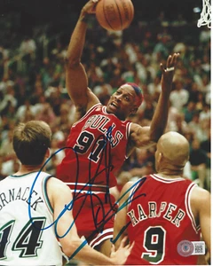 DENNIS RODMAN CHICAGO BULLS SIGNED 8x10 PHOTO NBA HOF LEGEND BECKETT COA BAS - Picture 1 of 2