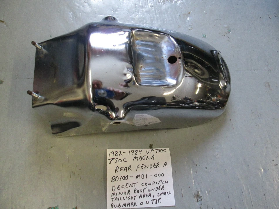 Guardabarros trasero Honda V45 VF700C/VF750C Magna 1982-1984 80100-MB1-000 Foto 1 de 4