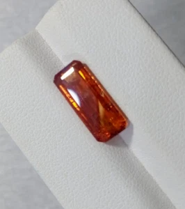 Pietra preziosa sfusa 5 carati granato hessonite taglio naturale lucentezza superiore dal Pakistan - Foto 1 di 9