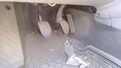 Conjunto completo de embrague y pedal de freno VW Passat 1999 OEM Foto 1 de 4