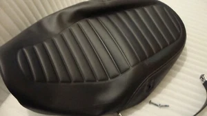 KAWASAKI Z900RS OEM ORIGINAL FUNDA DE ASIENTO SOLAMENTE - NO LA ESPUMA, CORREA O ASIENTO SC13F - Imagen 1 de 6