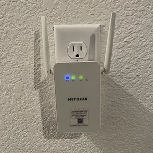 NETGEAR Powerline 1000 Mbps WiFi, 802.11ac, 1 puerto Gigabit (PLW1000-100NAS) - Imagen 1 de 3