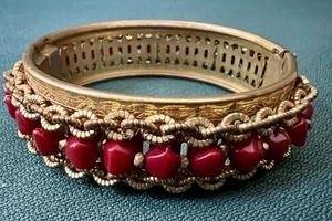 STUNNING VINTAGE SIGNED MIRIAM HASKELL BRACELET RED GLASS BEADS - Picture 1 of 12