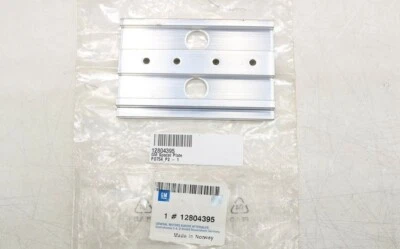 Placa espaciadora de parachoques trasero OEM GM 12804395 Saab 9-3 sedán y convertible 06-07 Foto 1 de 3