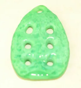 CIONDOLO anni '30 DECO VERDE ARTE CECA FORMA FOGLIA 3D PARTE 1 7/8" LUNGO 7 FORI - Foto 1 di 4