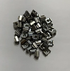 50 Pack Lot - M6 Cage Nuts Server Rack - Afbeelding 1 van 1